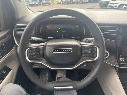 Used 2022 Jeep Wagoneer Series III w/ Premium Group I image 35