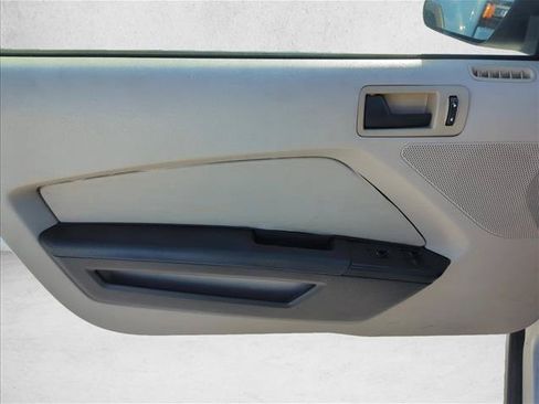 Used 2010 Ford Mustang Convertible RWD image 7