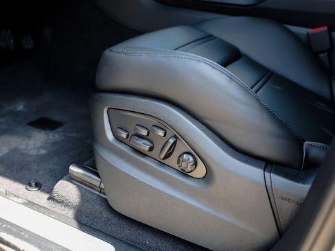 Certified 2025 Porsche Cayenne Coupe image 14