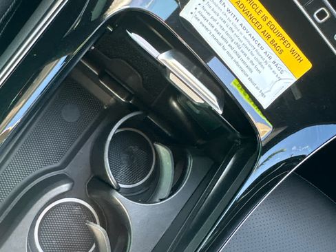 Used 2025 Mercedes-Benz GLC 300 image 27