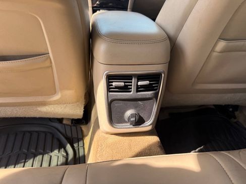 Used 2014 Chrysler 300 AWD w/ Driver Convenience Group image 20