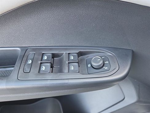 New 2025 Volkswagen Taos SE image 12