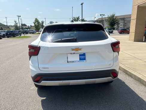 Used 2024 Chevrolet Trax LT w/ Driver Confidence Package FWD image 3