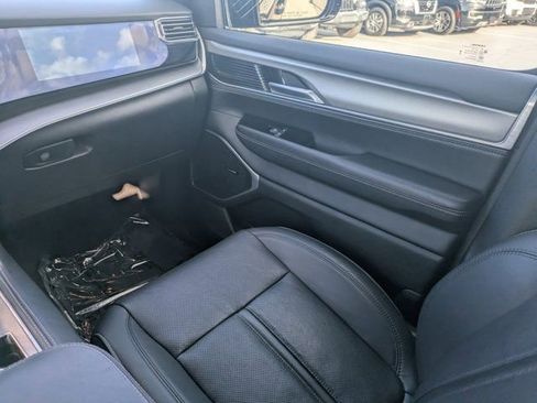 Used 2024 Jeep Wagoneer Series II image 13