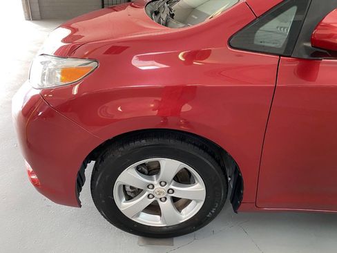 Used 2012 Toyota Sienna LE image 10