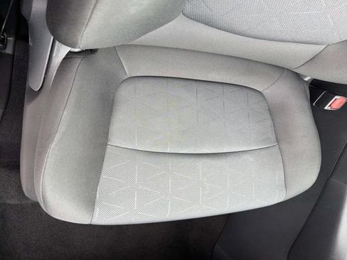 Used 2025 Toyota RAV4 XLE AWD/4WD image 16