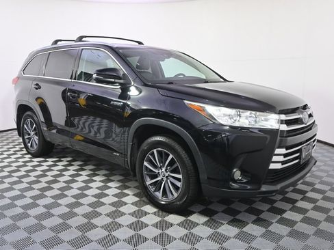 Used 2017 Toyota Highlander XLE AWD/4WD image 8