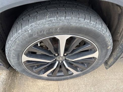 Used 2022 Toyota Highlander XSE image 2