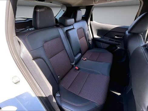 New 2026 Nissan Kicks SR image 9