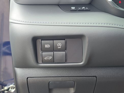 Used 2023 Toyota Highlander XLE image 29