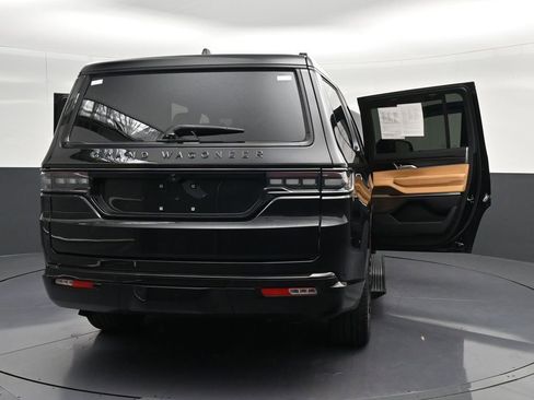 Used 2024 Jeep Grand Wagoneer Series III w/ Rear Seat Video Group 1 AWD/4WD image 36