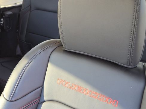 Used 2025 Jeep Wrangler Unlimited Rubicon w/ Technology Group image 17