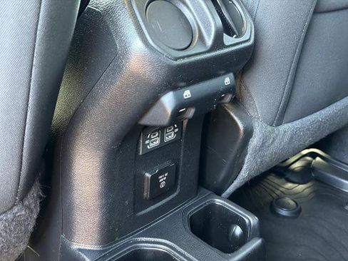 Used 2021 Jeep Gladiator Sport AWD/4WD image 19