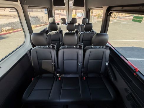 Used 2024 Mercedes-Benz Sprinter 2500 image 18