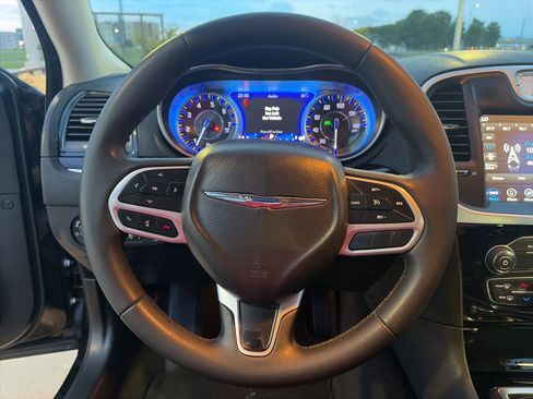 Used 2023 Chrysler 300 Touring w/ Sport Appearance Package RWD image 18