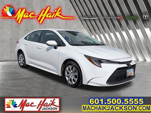 Used 2024 Toyota Corolla LE image 1