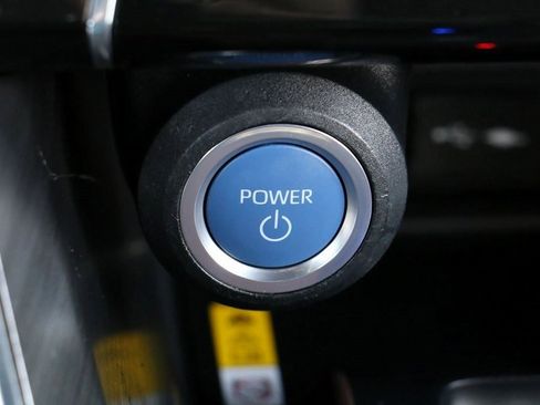 Used 2021 Toyota Venza Limited image 16