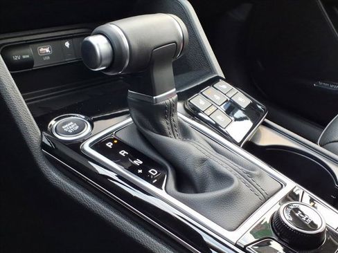 Used 2025 Kia Sportage SX image 15