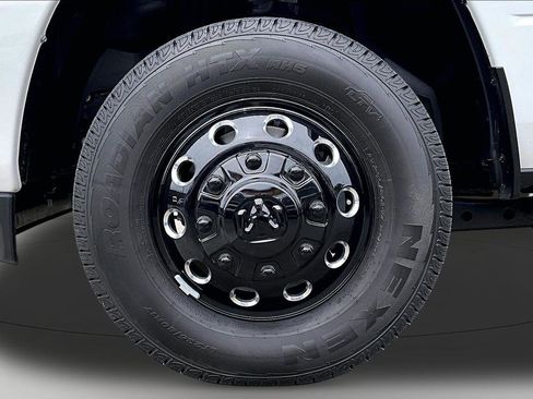 Used 2026 RAM 3500 Laramie AWD/4WD image 35