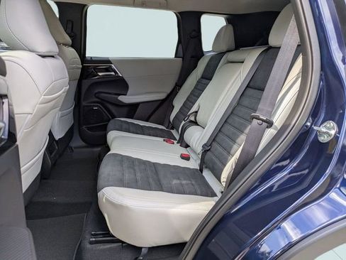 New 2026 Mitsubishi Outlander SE image 15