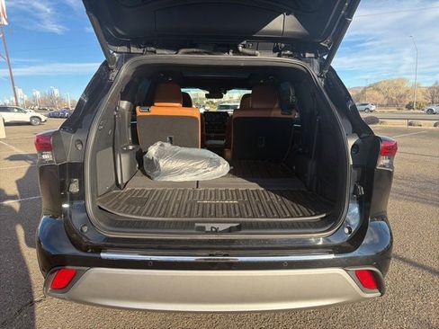 Used 2020 Toyota Highlander Platinum image 6