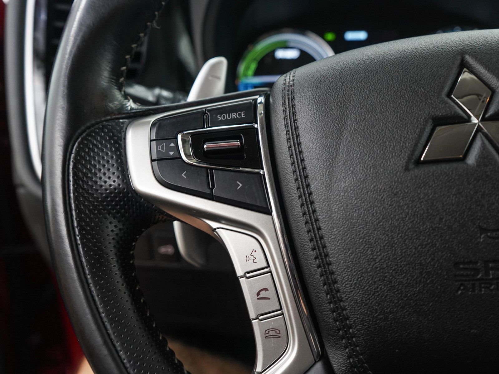 Used 2018 Mitsubishi Outlander 4WD Plug-In Hybrid image 25