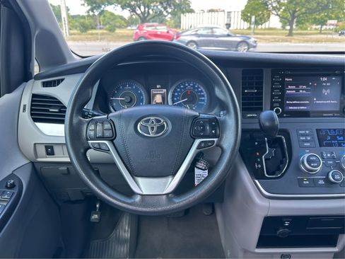 Used 2020 Toyota Sienna LE image 14