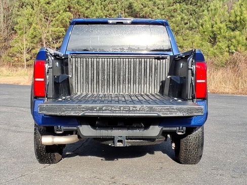 Used 2024 Toyota Tacoma TRD Off-Road image 5