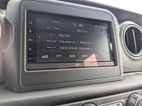 Used 2020 Jeep Wrangler Sport image 24