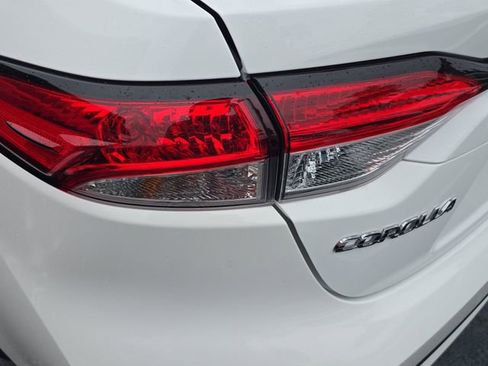 Used 2022 Toyota Corolla LE image 5