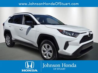 Used 2019 Toyota RAV4 LE video 1