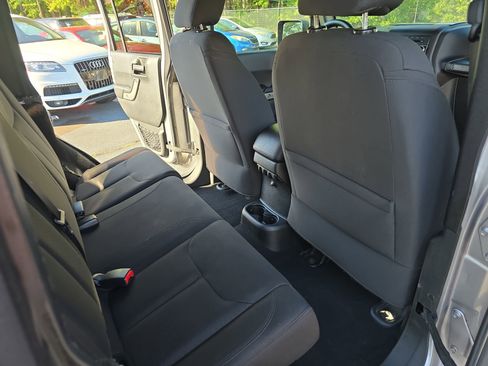 Used 2018 Jeep Wrangler Unlimited Sport S AWD/4WD image 11