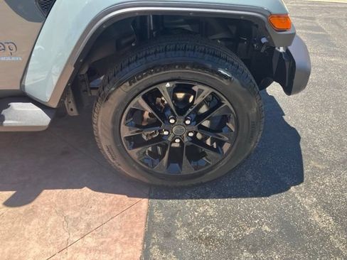 Certified 2025 Jeep Wrangler Unlimited Sahara AWD/4WD image 33
