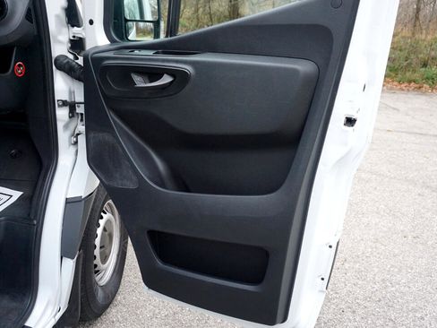 Used 2019 Freightliner Sprinter 170 image 21