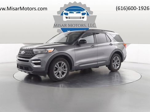 Used 2023 Ford Explorer XLT w/ Equipment Group 202A image 7