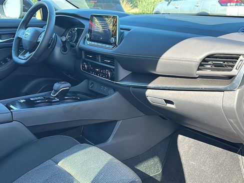 Certified 2025 Nissan Rogue SV image 22