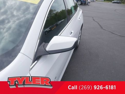 Used 2024 Chevrolet Malibu LT FWD image 11