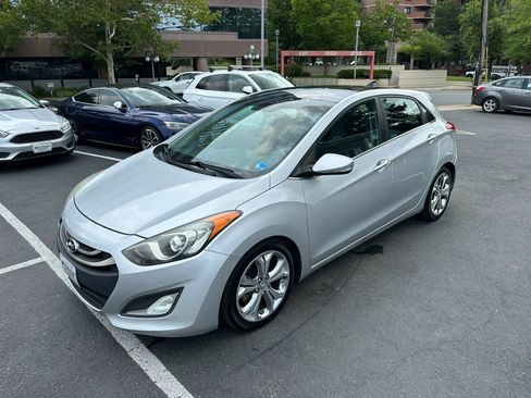 Used 2013 Hyundai Elantra GT w/ Style Pkg FWD image 3