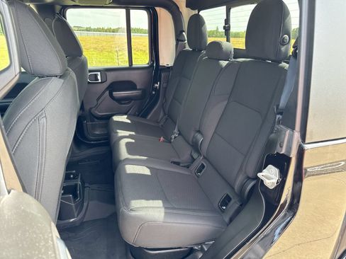 Used 2023 Jeep Gladiator Sport AWD/4WD image 22