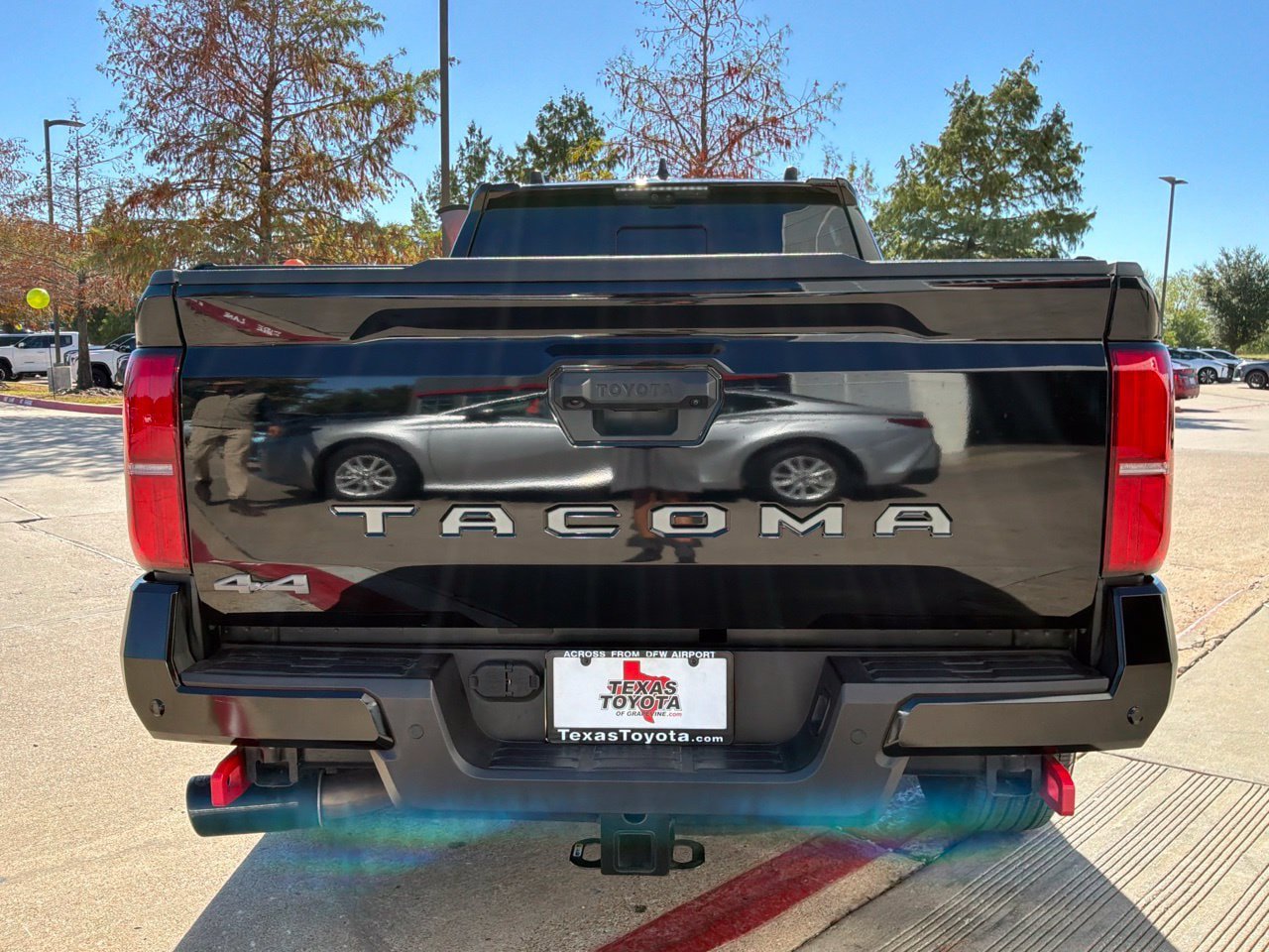 Used 2024 Toyota Tacoma TRD Sport w/ TRD Sport Premium Package AWD/4WD image 7