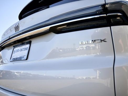 Used 2025 Buick Enclave Avenir w/ Super Cruise Package image 7