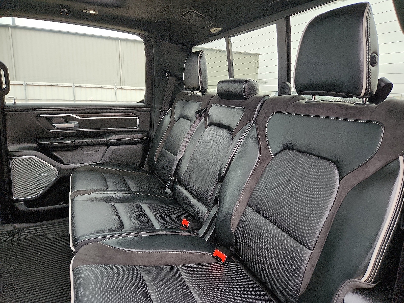 Used 2025 RAM 1500 Laramie AWD/4WD image 10