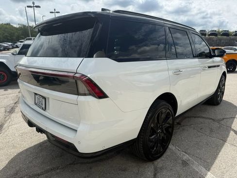Used 2025 Lincoln Navigator Black Label AWD/4WD image 7