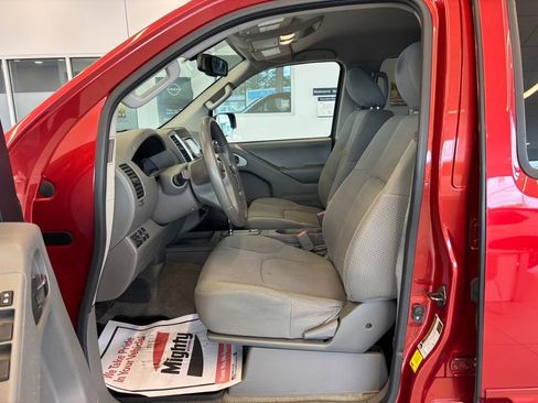 Used 2016 Nissan Frontier SV AWD/4WD image 13