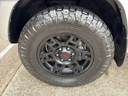 Used 2023 Toyota 4Runner SR5 Premium w/ Moonroof Package image 10