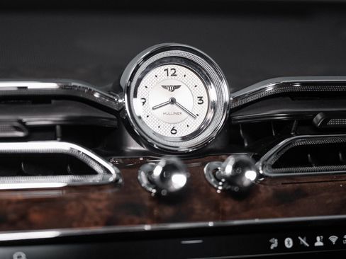 Used 2025 Bentley Bentayga Extended Wheelbase image 41