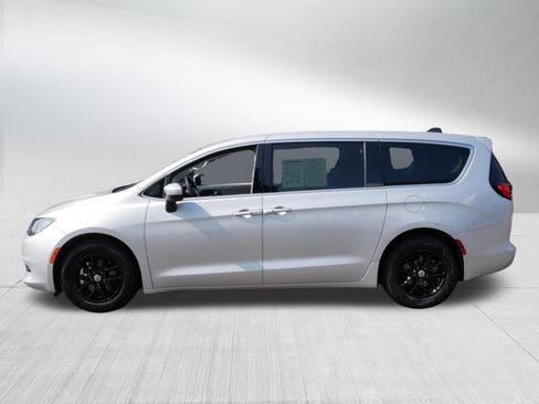 Used 2023 Chrysler Voyager LX FWD image 4
