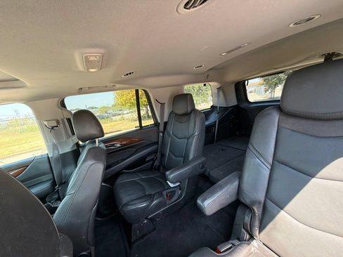 Used 2017 Cadillac Escalade Luxury RWD image 13
