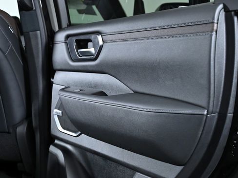 New 2025 Nissan Armada Platinum Reserve image 31