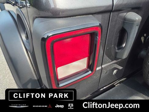 Used 2022 Jeep Wrangler Unlimited Sport AWD/4WD image 8